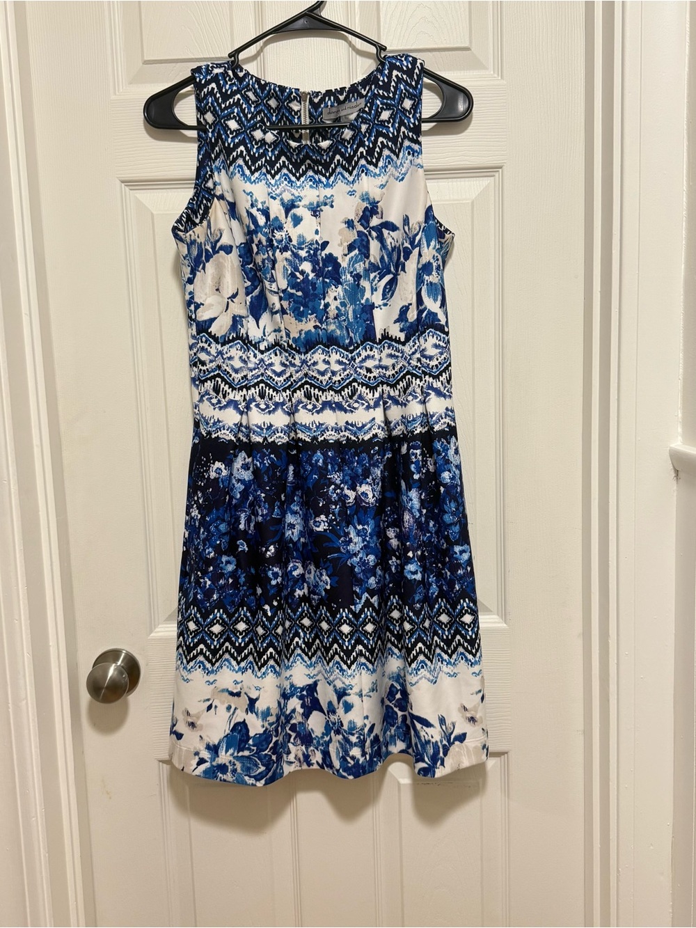Danny and Nicole Blue Floral Fit Flare Dress with Pockets  Womens 6P
Excellent